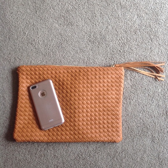 NWOT Oversized woven clutch - Picture 1 of 2